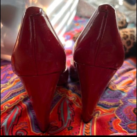 Red patent peep toe great Enzo Angilio heels. Like brand new - Picture 4 of 4
